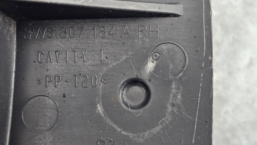 BENTLEY CONTINENTAL (GT/GTC 2012-2015) RIGHT BUMPER GUIDE PROFILE (RIGHT OUTER) 3W3807184A