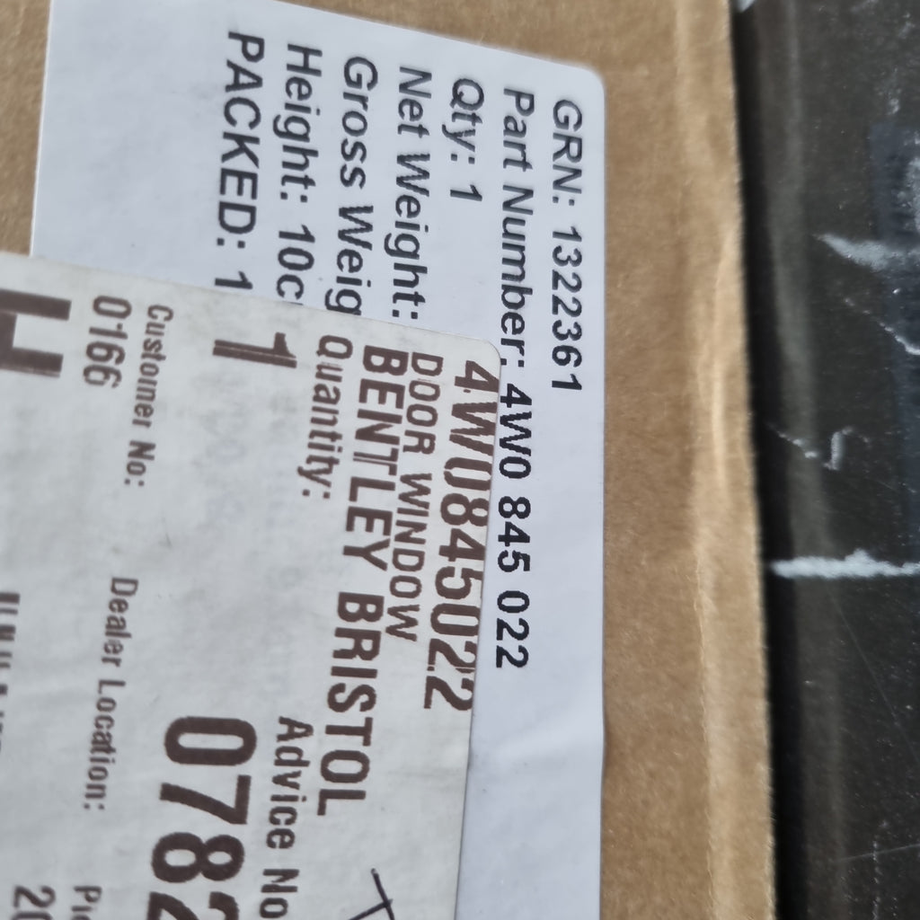 BENTLEY FLYING SPUR FRONT RIGHT DOOR WINDOW GLASS 4W0845022