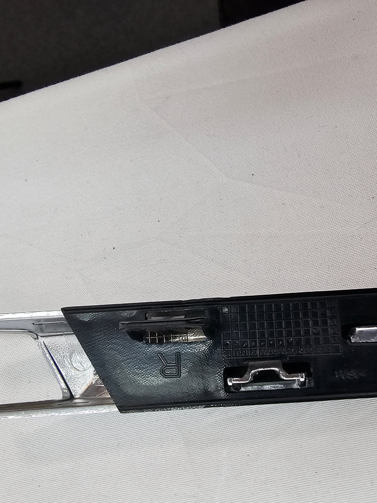 BMW 4 SERIES M4 F83 F82 FRONT FENDER TRIM GRILLE PAIR SET LEFT RIGHT 51138055333/4