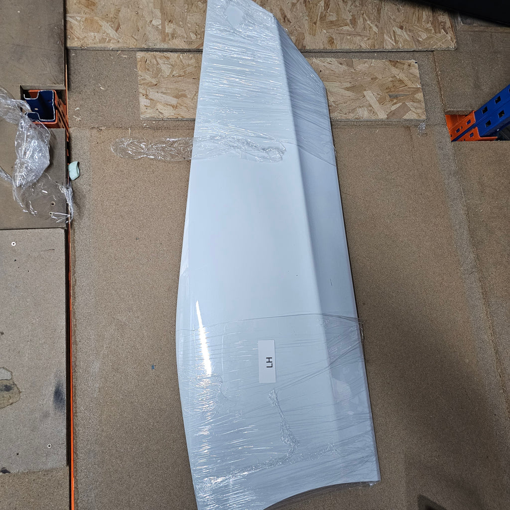 MCLAREN 570S DOOR OUTER APPLIQUE - LH 13AB026CP (SILICA WHITE)