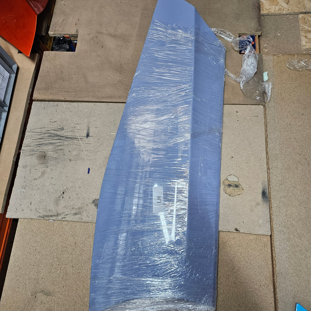 MCLAREN 570S DOOR OUTER APPLIQUE - LH 13AB026CP (CERAMIC GREY)