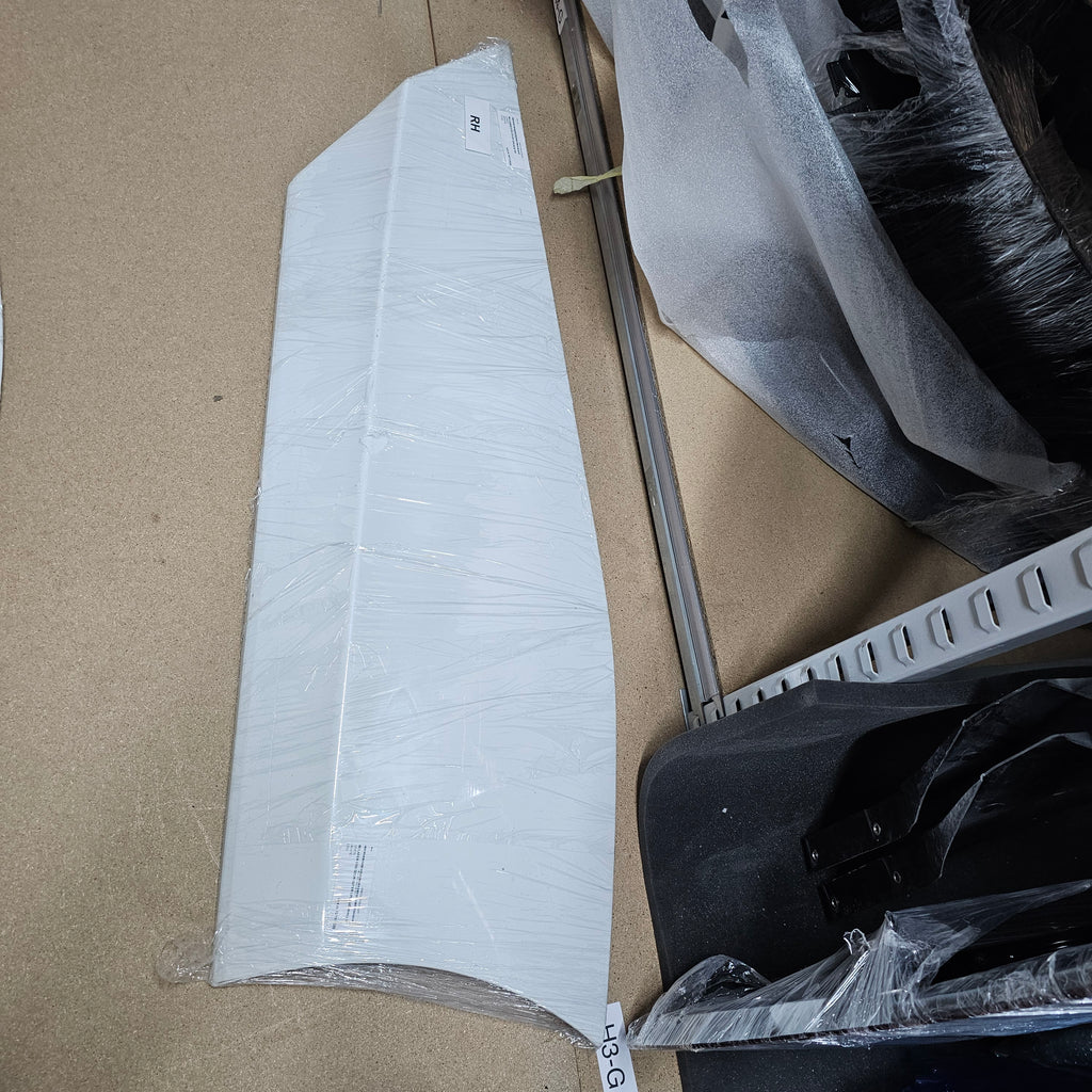 MCLAREN 570S DOOR OUTER APPLIQUE - RH 13AB027CP (SILICA WHITE)