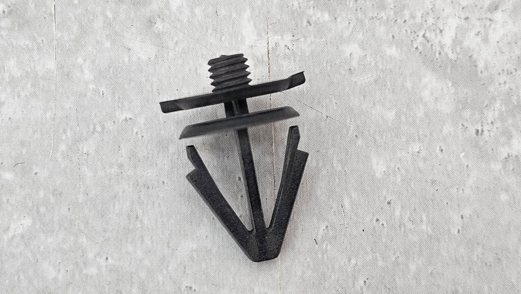 BENTLEY RETENTION CLP CARRIER LID 3W0858883B