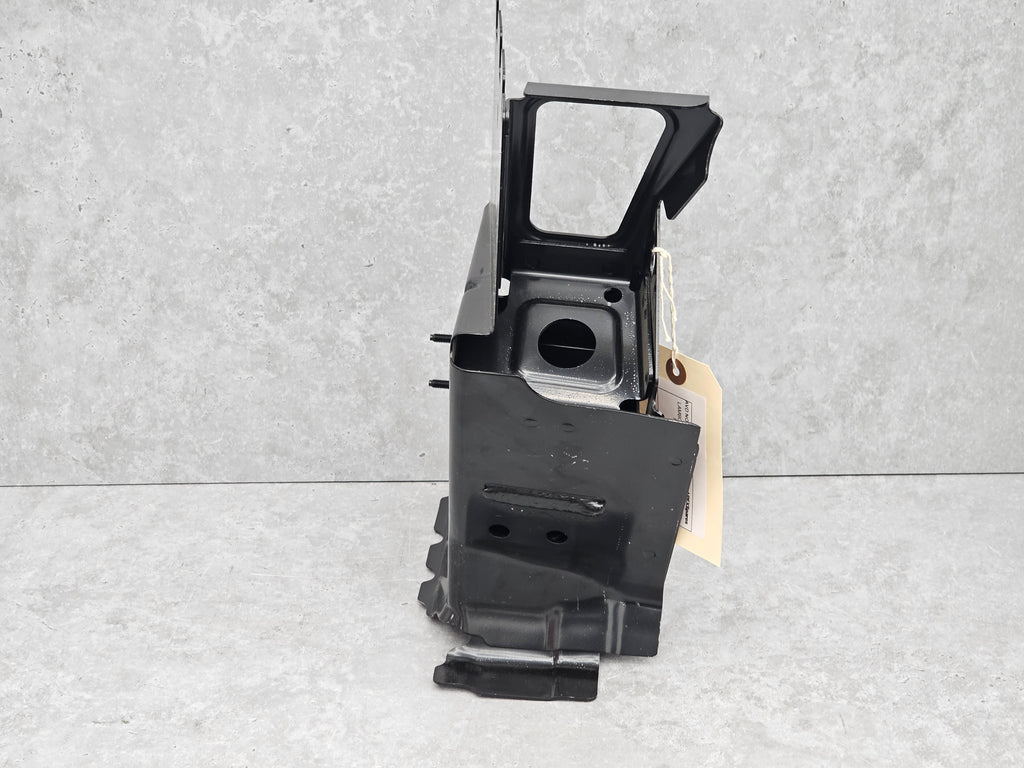 LAMBORHINI URUS LEFT REINFORCEMENT FOR JACK MOUNT 4M0803381J