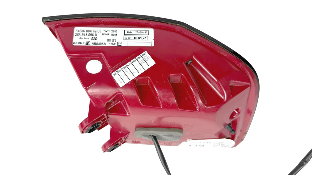 BENTLEY BENTAYGA 2015+ RIGHT QUARTER LIGHT (BLACK TRIM) 36A945096D