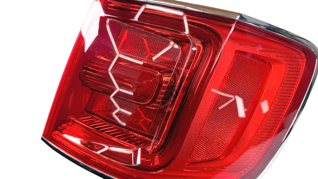 BENTLEY BENTAYGA RIGHT QUARTER LIGHT (CHROME TRIM) 36A45096H