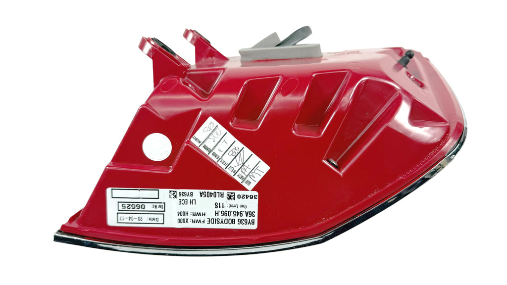 BENTLEY BENTAYGA LEFT QUARTER LIGHT (CHROME TRIM) 36A945095H