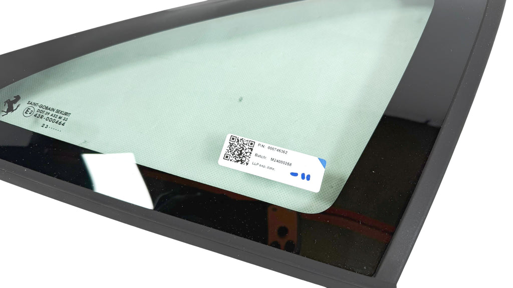 FERRARI DAYTONA SP3 LEFT QUARTER GLASS 746362