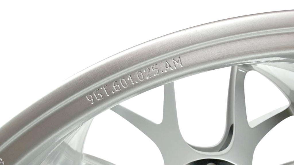 PORSCHE 992 GT3-RS WEISSACH MAGNESIUM 21" SILVER REAR WHEEL 9GT601025AM