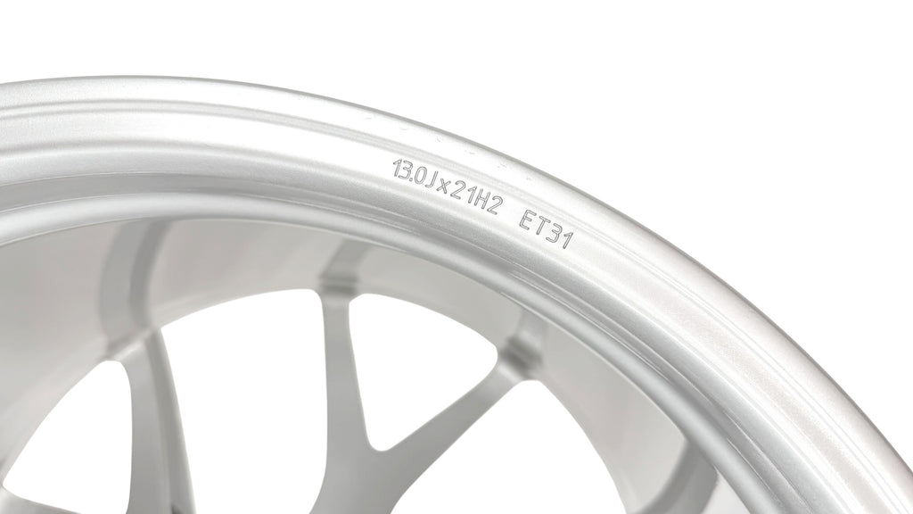 PORSCHE 992 GT3-RS WEISSACH MAGNESIUM 21" SILVER REAR WHEEL 9GT601025AM