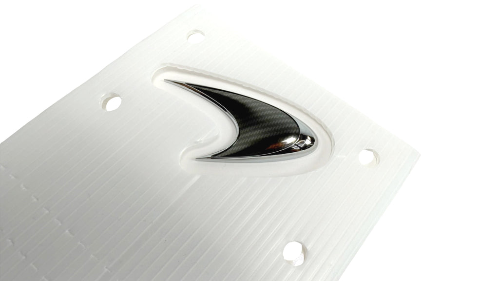 MCLAREN P1  CARBON FIBRE BONNET BADGE 12A9388CP
