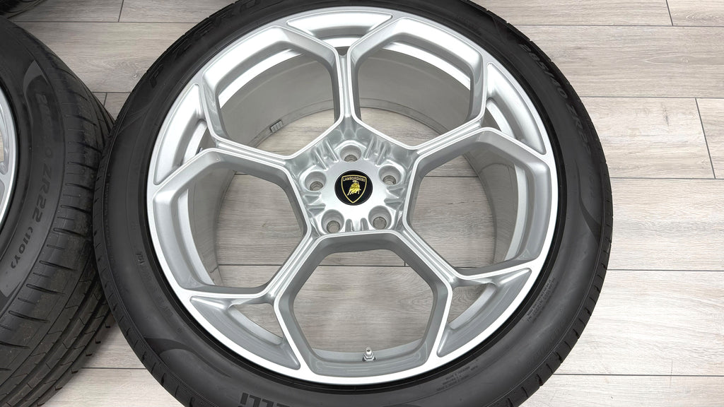 LAMBORGHINI URUS 22" PERFORMANTE LIGHT WEIGHT WHEEL AND TYRES SET SILVER 4ML601025