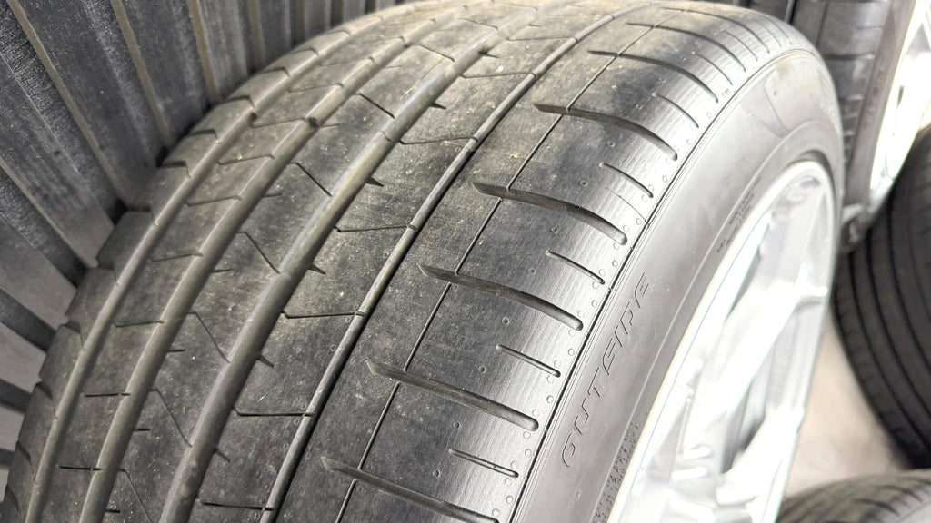 LAMBORGHINI URUS 22" PERFORMANTE LIGHT WEIGHT WHEEL AND TYRES SET SILVER 4ML601025