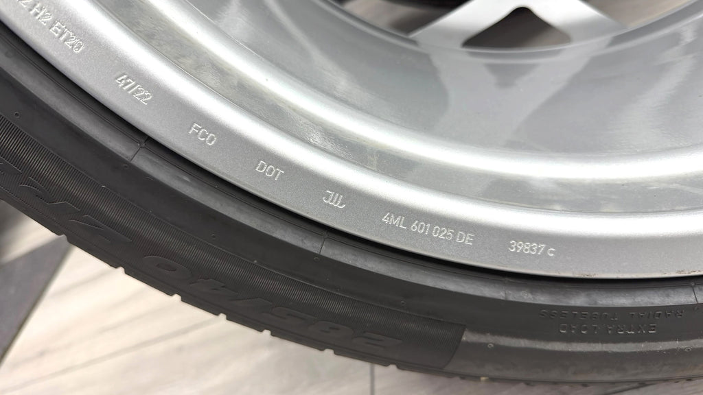LAMBORGHINI URUS 22" PERFORMANTE LIGHT WEIGHT WHEEL AND TYRES SET SILVER 4ML601025
