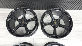 LAMBORGHINI URUS 22
