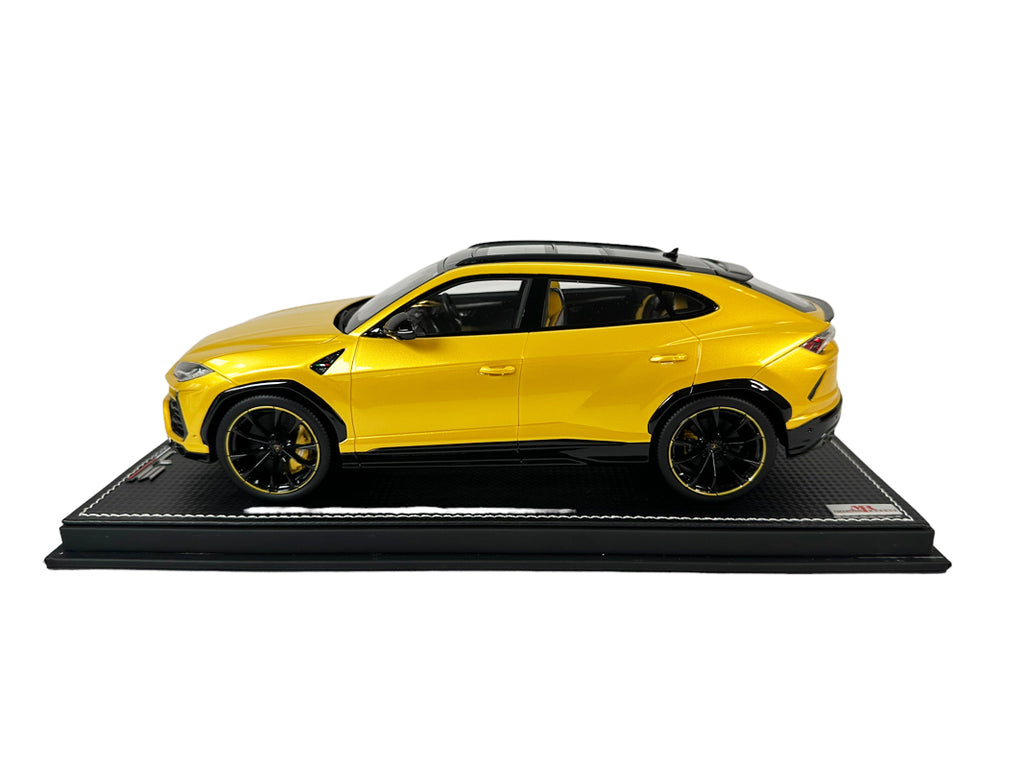 LAMBORGHINI URUS 1:18 MODEL CAR (GIALLO ORION/ NERO)