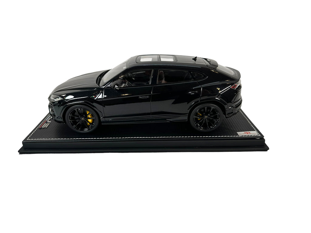 LAMBORGHINI URUS 1:18 MODEL CAR (NERO/ GIALLO)