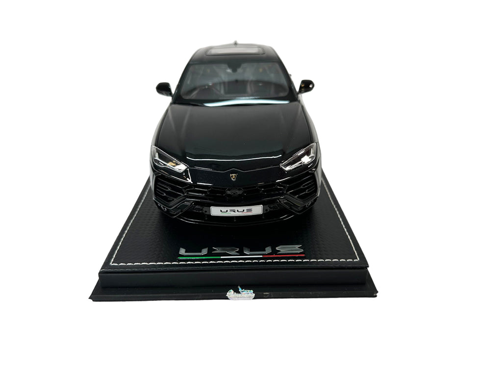 LAMBORGHINI URUS 1:18 MODEL CAR (NERO/ VERDE)
