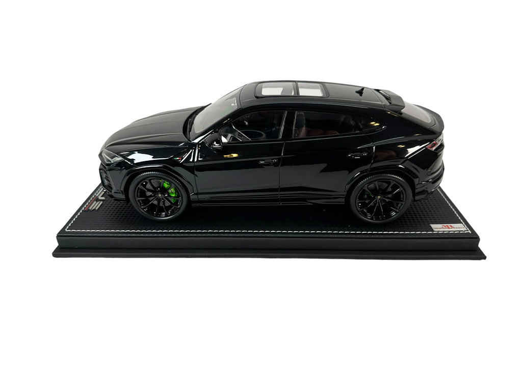LAMBORGHINI URUS 1:18 MODEL CAR (NERO/ VERDE)