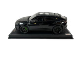 LAMBORGHINI URUS 1:18 MODEL CAR (NERO/ VERDE)