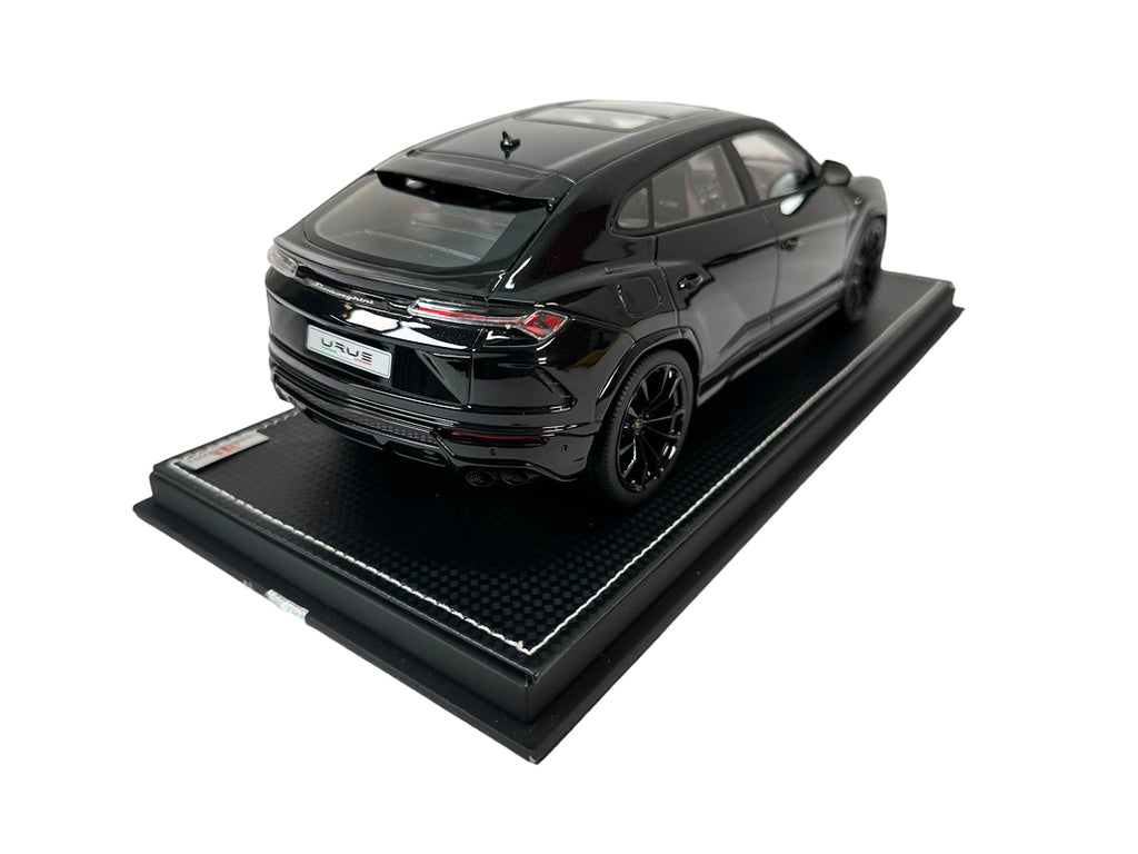 LAMBORGHINI URUS 1:18 MODEL CAR (NERO/ VERDE)
