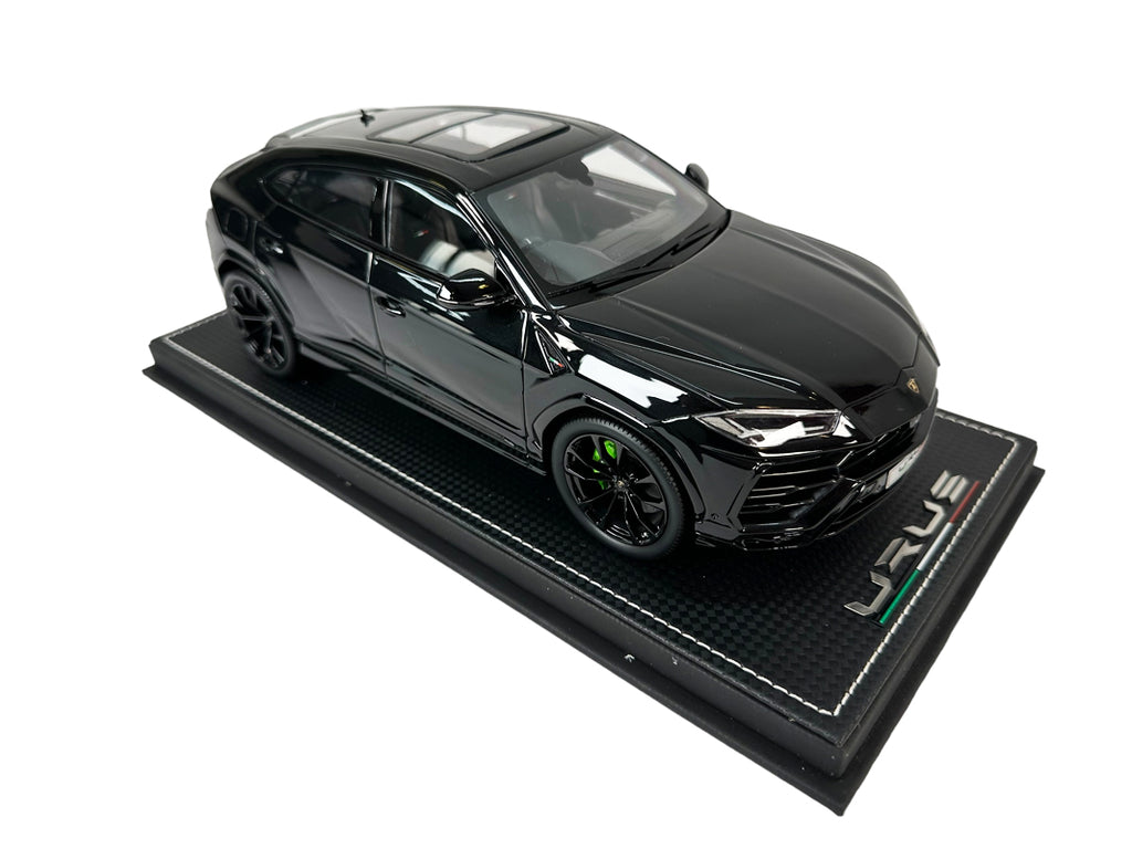 LAMBORGHINI URUS 1:18 MODEL CAR (NERO/ VERDE)