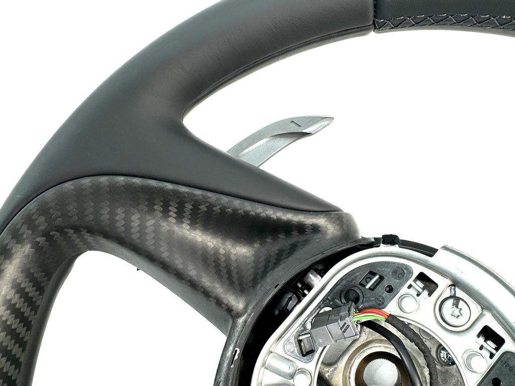 MCLAREN ELVA LEATHER / CARBON STEERING WHEEL 14NC087CP-14SW230