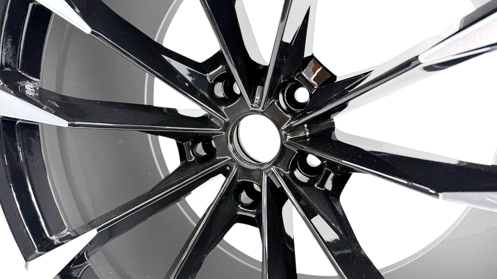 LAMBORGHINI URUS TAIGETE REAR WHEEL 11.5JX23" - DIAMOND/ BLACK 4ML601025AT