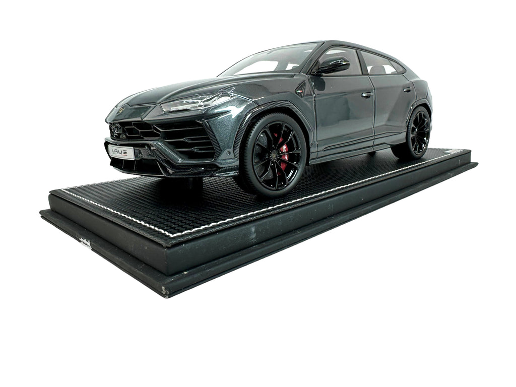 LAMBORGHINI URUS 1:18 MODEL CAR (GRIGIO/ ROSSO)