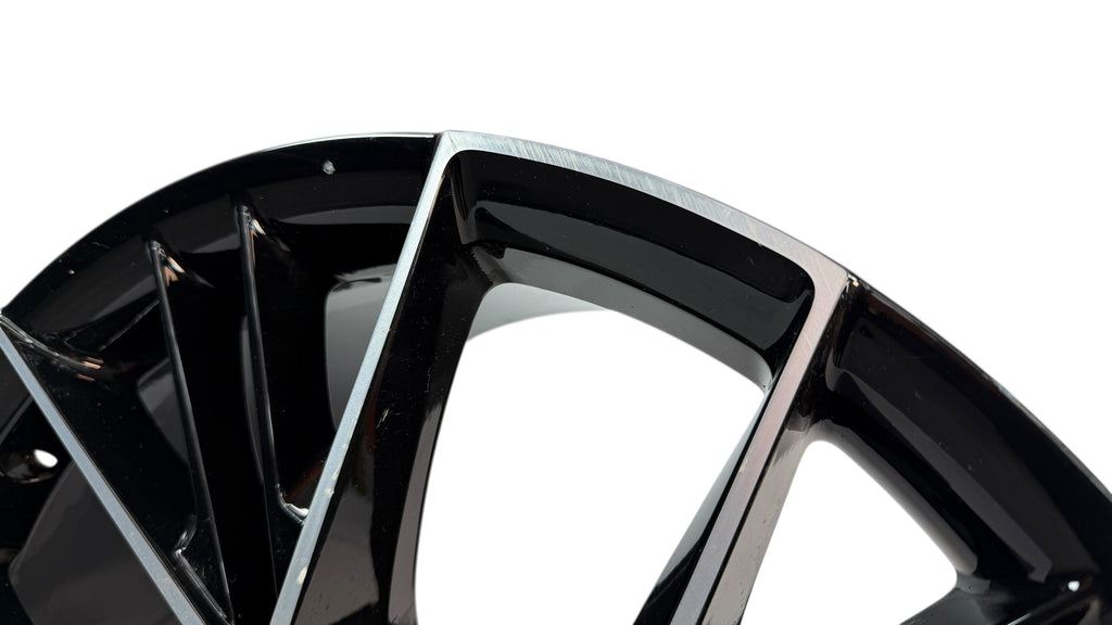 ASTON MARTIN AM6 VANTAGAE REAR WHEEL MY63-9965G-BA