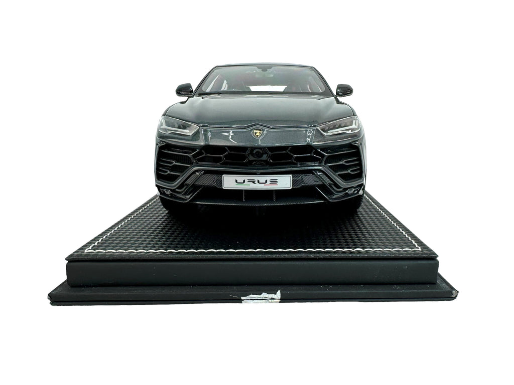 LAMBORGHINI URUS 1:18 MODEL CAR (GRIGIO/ ROSSO)