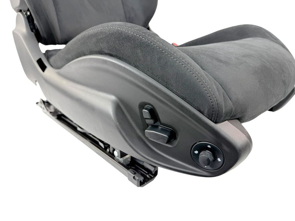 MCLAREN ARTURA COMFORT SEATS BLACK ALCANTARA/ BLACK PIPING 16NC494CP