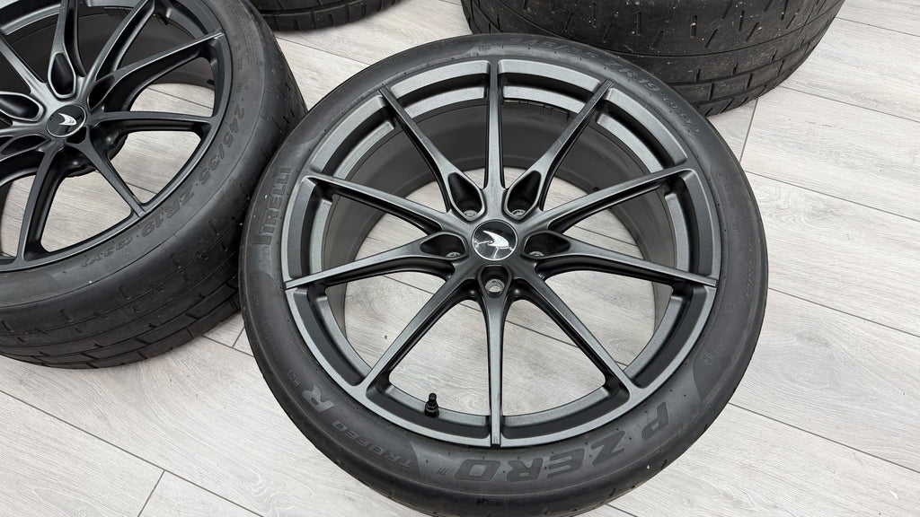 MCLAREN 765LT MSO ULTRA LIGHT STEALTH GREY WHEELS AND TYRES 14BA224RP