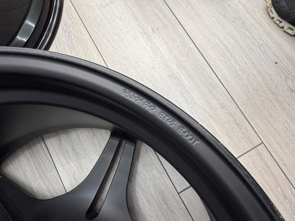ASTON MARTIN SPEEDSTER 2022+ 21" WHEELS BLACK/ MACHINED MY6Y-1007