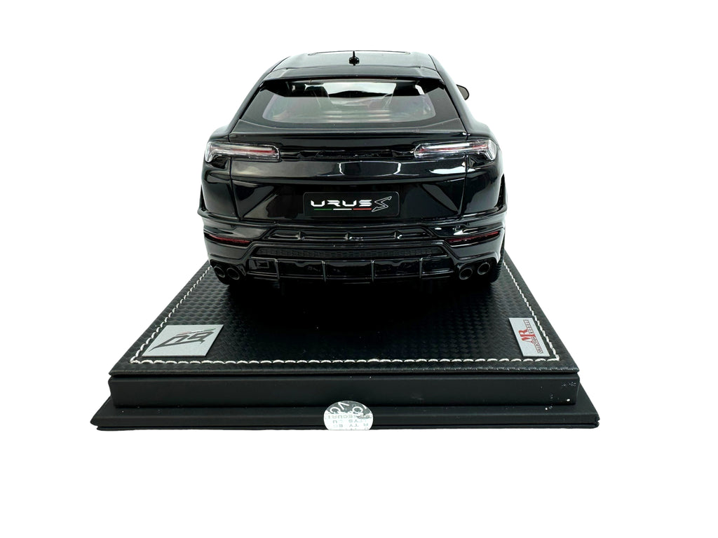 LAMBORGHINI URUS-S 1:18 MODEL CAR (NERO HELENE)