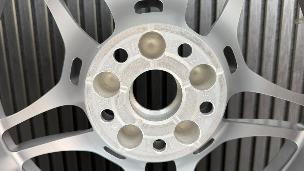 MCLAREN 720S 5 TWIN-SPOKE 19'' REAR WHEEL WITH PIRELLI P ZERO TYRE 14B0376CP