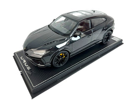 LAMBORGHINI URUS-S 1:18 MODEL CAR (NERO HELENE)