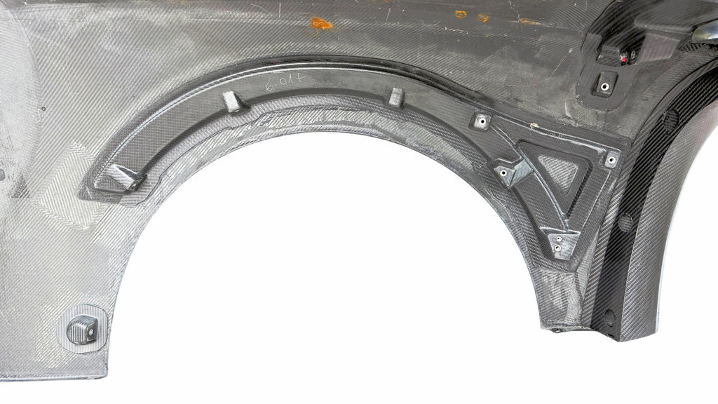 BUGATTI CHIRON PAINTED CARBON RIGHT QUARTER SIDE PANEL 5B4809036