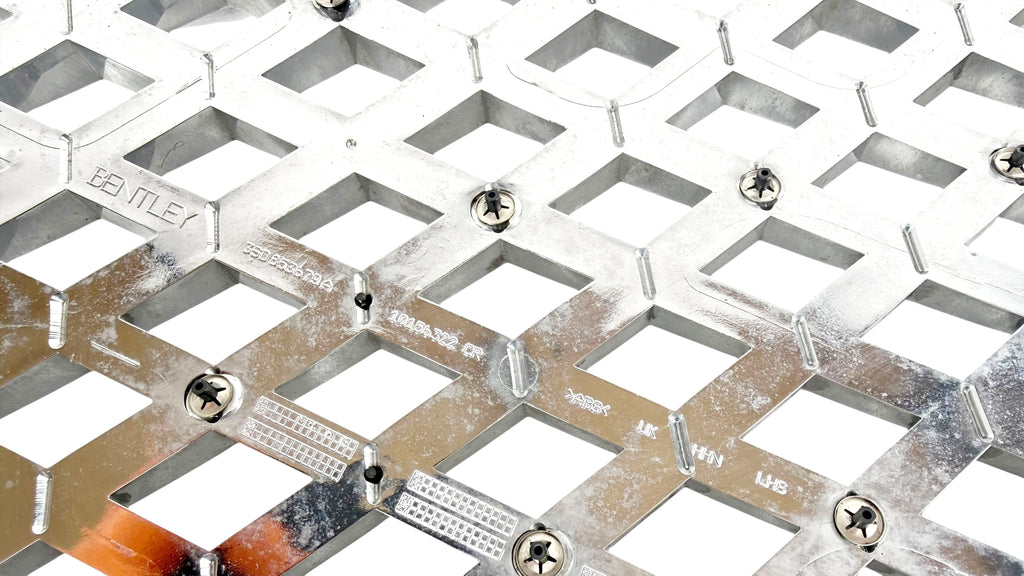 BENTLEY CONTINENTAL GT 2024+ FRONT CENTRE MAIN GRILL (CHROME) 3SD853679A