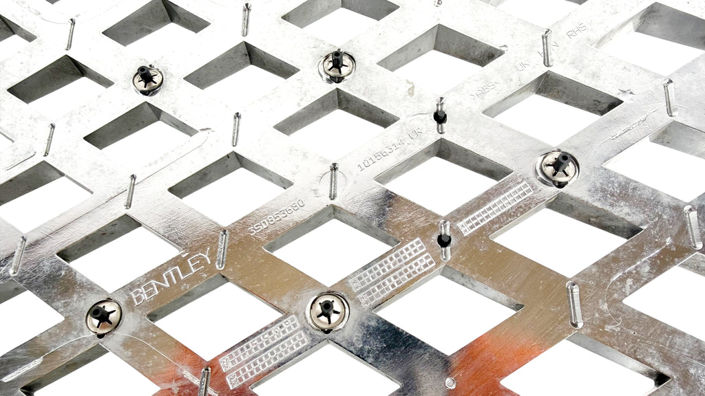 BENTLEY CONTINENTAL GT 2024+ FRONT CENTRE MAIN GRILL (CHROME) 3SD853679A