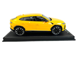 LAMBORGHINI URUS 1:18 MODEL CAR (GIALLO ORION)