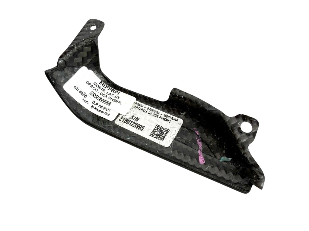 FERRARI F8 RH LATERAL CARBON DASH SURROUND 906805