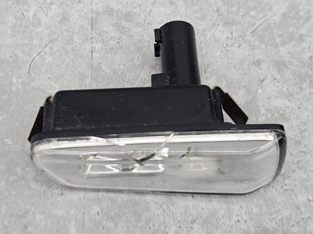 AUDI A8/S8 QUATTRO LEFT LED TURN SIGNAL INDICATOR 4E0949127