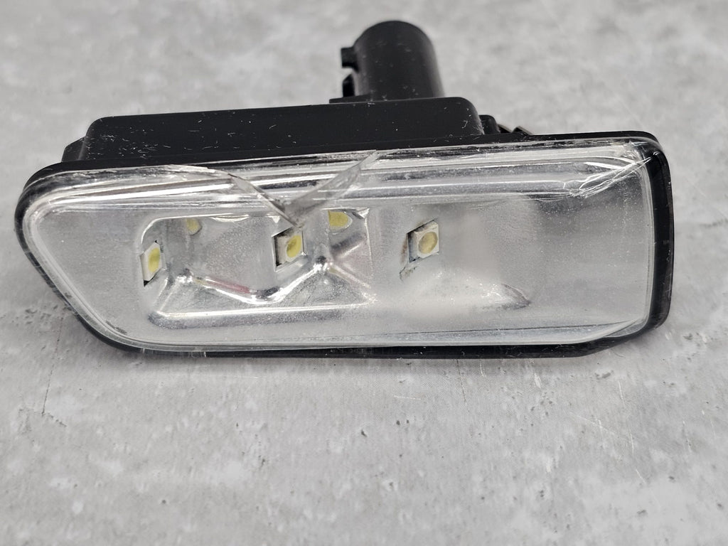 AUDI A8/S8 QUATTRO LEFT LED TURN SIGNAL INDICATOR 4E0949127