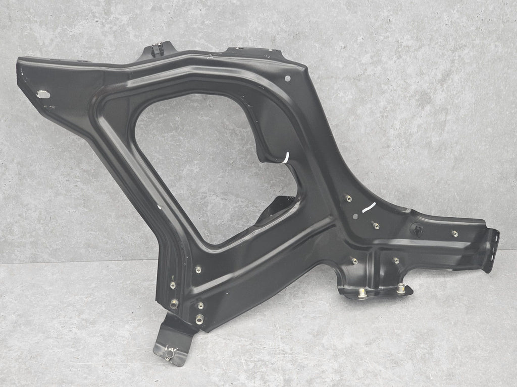 MCLAREN 570S 2019 REAR LEFT QUARTER RADIATOR SUPPORT MOUNT BRACKET FRAME 13AA891CP