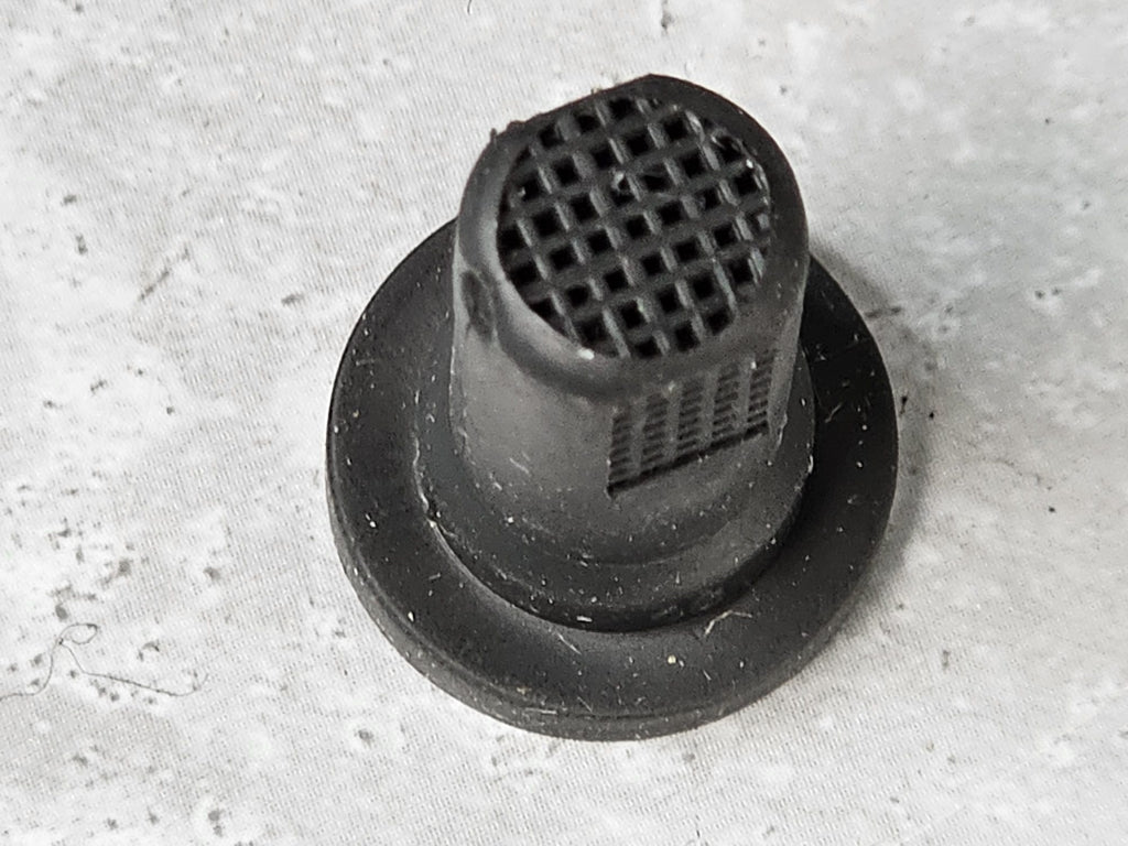 MCLAREN WASHER BOTTLE GROMMET PU 11A0249CP
