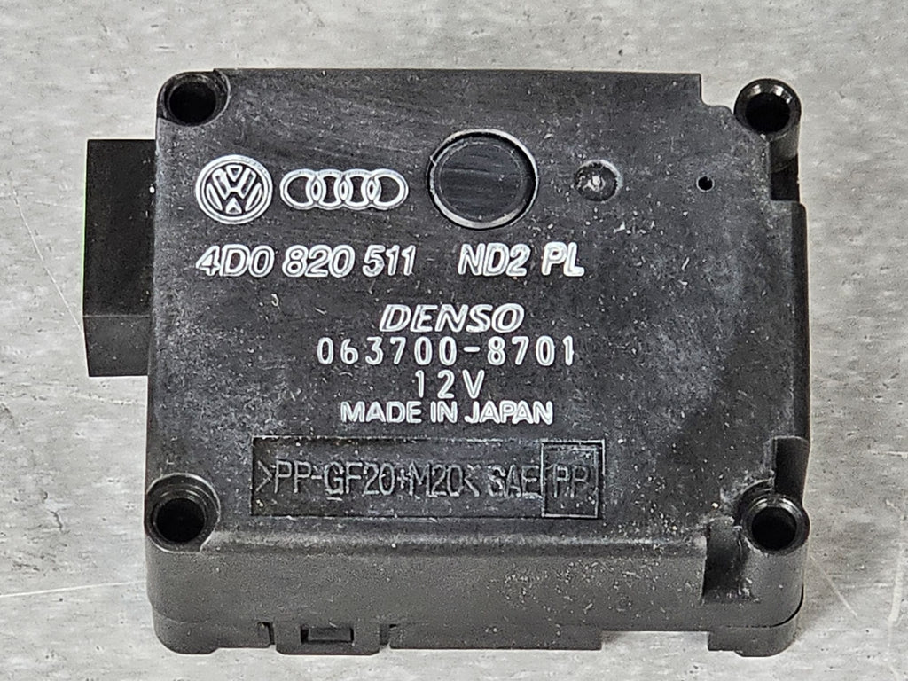 BENTLEY LUGGAGE COMPARTMENT LIGHT 3W8947409