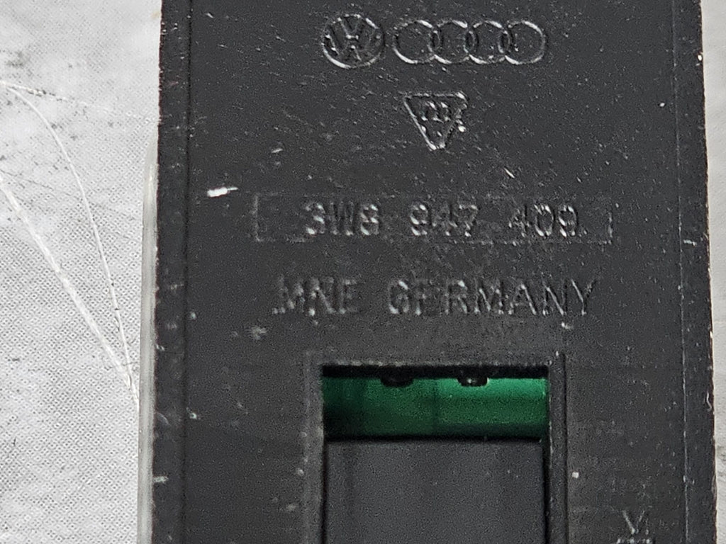 BENTLEY LUGGAGE COMPARTMENT LIGHT 3W8947409