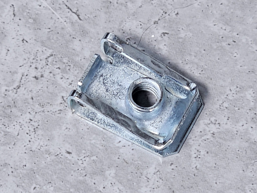 ASTON MARTIN CLIP - PANEL EDGE  699736