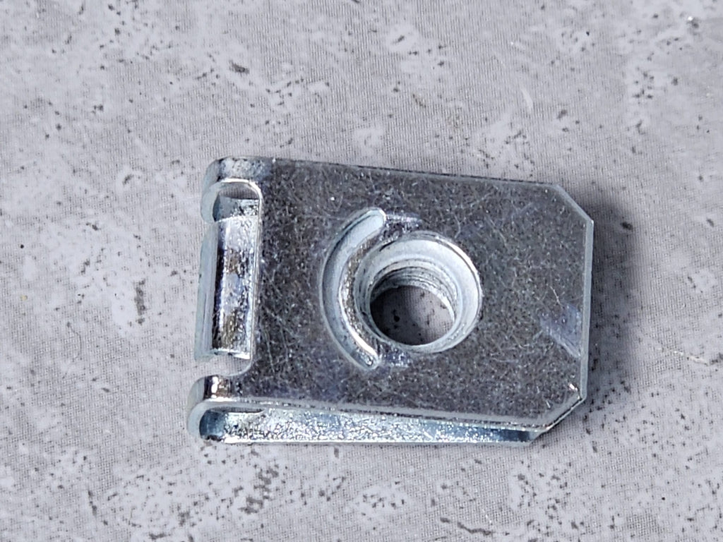 ASTON MARTIN CLIP - PANEL EDGE  699736